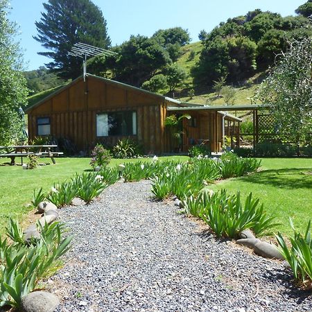 Aotea Lodge Great Barrier Tryphena Esterno foto