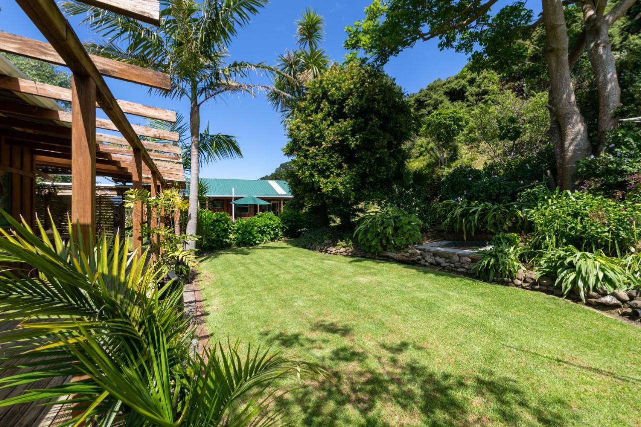 Aotea Lodge Great Barrier Tryphena Esterno foto