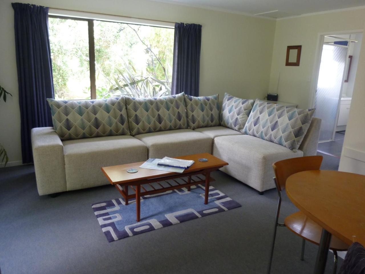 Aotea Lodge Great Barrier Tryphena Esterno foto